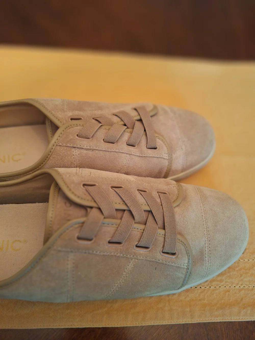 Wide Width Vionic Sandy Suede Lace-Up Sneakers 9.5 Wide